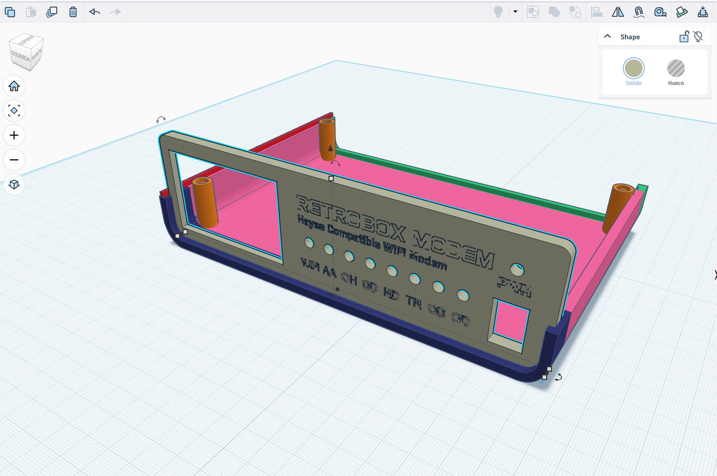 Diseño de la carcasa de RetroBox Modem en Tinkercad con los puntos de montaje internos y el frontal.